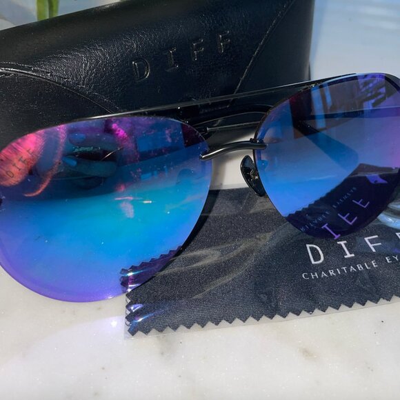 DIFF Evewear LENOX - MATTE BLACK + PURPLE MIRROR DIFF - Picture 3 of 4